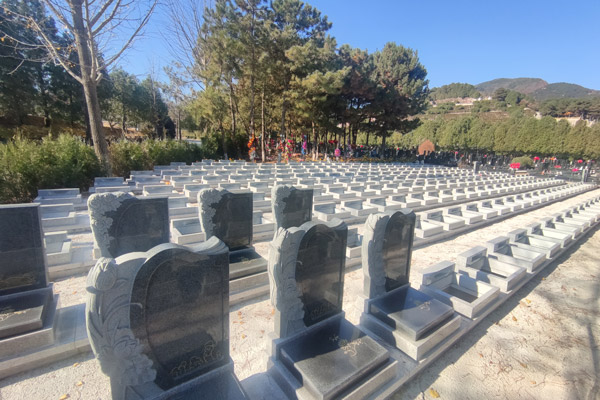 北京墓地選擇時(shí)，如果希望方便家人掃墓和祭奠，應(yīng)該如何考慮位置的選擇？